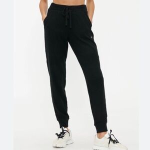 Size xs muse Alo pants. Hoodie is sold separately in my closet!